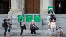 Cautious Canadians increasingly wearing masks, fear second wave of COVID: Poll